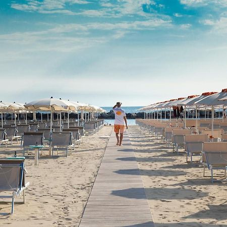 Hotel Castellucci Bellaria-Igea Marina Exterior photo